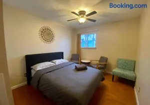Image of Historic Townhouse Oasis with En-suite Bathroom