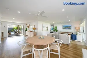 Image of Walk to Hastings Street, Noosa Sound