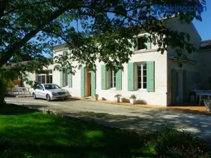 Image of Gîte cosy, sur jardin, terrasse privée, parking au calme en rdc