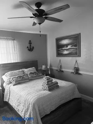 Image of Short or Long Term Private Room with Amenities