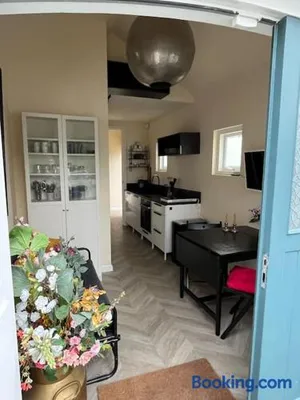 Image of Renovated & private Tinyhouse Den Haag short stay appartment