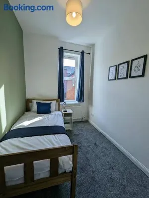 Image of Enjoy A Spacious 3 Br W Your Family And Friends