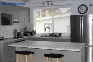 Image of Greens Beach Escape