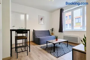Image of Quiet one-bedroom flat close to the metro