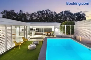 Image of The Luxury White House