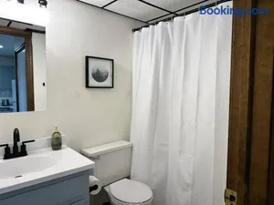 Image of Capital Suite on 6th Street - King Bed / Downtown!