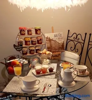 Image of Chambre climatisée au cœur de brive avec téléviseur connecté wifi Netflix