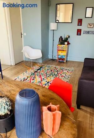 Image of The artist's apartment near the metro
