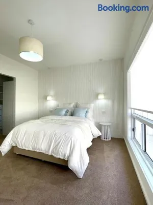 Image of Straun Street House