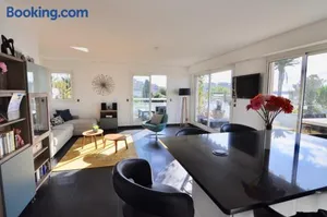 Image of Gorgeous one-bedroom apartment with terrace and sea view -StayInAntibes- Bijou Plage