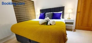 Image of Northampton 2 Bedroom Town Centre Apartment close to University, Hospitals, Brackmills