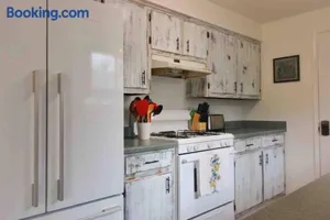 Image of Cheerful 3 Bedroom on a Park 10 Miles from Eugene