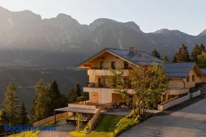 Image of Holzhackerin - the charming Haus am Berg