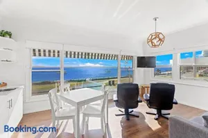 Image of Bayside 6, 21 Victoria Pde - sensational water views, linen
