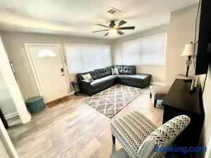 Image of 4/2 Home Close to Beach, Centrally located!