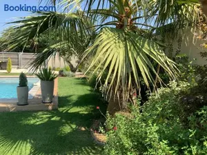 Image of Espace privée une chambre ,salle bain toilettes chez l habitants