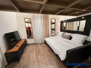Image of Studio Balcon Champs-Élysées - HALA PARIS