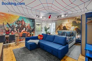 Image of EDLER WOHNRAUM Disney Marvel Studio mit Balkon, Boxspringbett, Kaffeevollautomat, Lift & Parkplatz