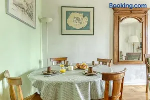 Image of Large and Bright 2 Bdrs Flat with View - Paris 20