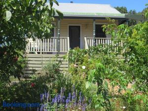 Image of Walnut Cottage via Leongatha