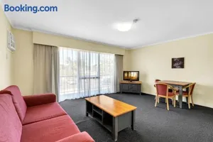 Image of Quiet unit in leafy hotel