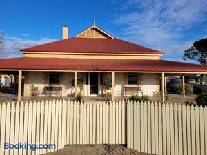 Image of Sunset Ridge Accommodation -Rockville Homestead