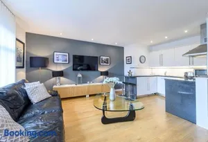 Image of Southside Flat with Private Garden!