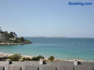Image of Appartement rénové au Château de Trestraou avec parking, proche plage et commerces - FR-1-368-163