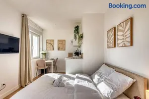 Image of La Suite Crème - Métro D - Gare de Vénissieux