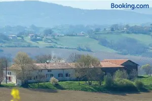 Image of Mountoussin · Ferme de charme vue pyrénées avec piscine