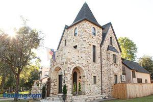 Image of Tulsa Castle-a Good Knight's Rest Brookside