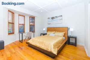 Image of Glenelg House Modern 5QBed,1cot,3Bth, 4TV, Pet