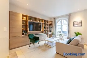Image of Luxurious 2 bedroom duplex on Place Morny