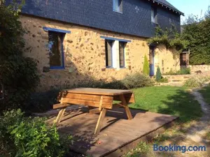 Image of Gîte familial restauré en pleine nature avec terrasse, proche forêt, idéal pour groupes et PMR - FR-1-410-255