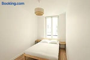 Image of Stylish Two-Bedroom Apartment in Saint-Germain