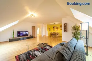 Image of Moderne Dachgeschosswohnung - Parkplatz - Netflix