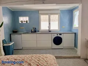 Image of MARTIGUES Adorable petite guest house