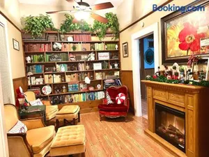 Image of Spacious Downtown Jackson Retreat- Historic Hangout