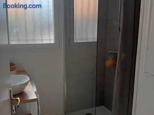 Image of Maison de vacances à 200m de la plage, 6 pers., jardin clos, parking, BBQ - FR-1-540-44