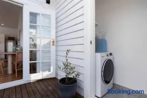 Image of Victoria's on High - 3 Bedroom Home with City Views