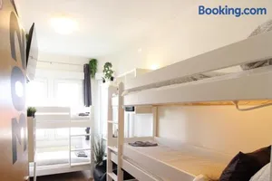 Image of Hotel Ulm Zentrum - Komplettes Zimmer, Hochbett, Android TV & eigenem Bad - perfekt für Familien & Gruppen