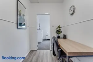 Image of Bright and airy cosy cottage, close to town
