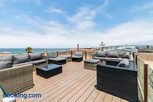 Image of Fantastic Mission Beach condo steps to the Beach