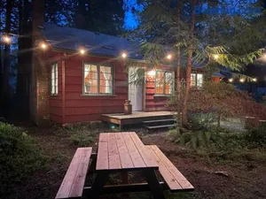 Image of Springbrook · Cozy 2BR Mt. Hood Cabin, Fireplace & Retro Kitchen
