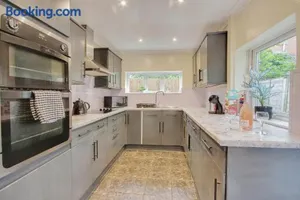 Image of Entire 3 bed house in Gloucester