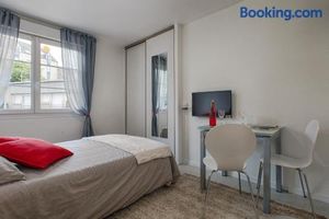 Image of Studio Cosy + Hyper-centre + Netflix