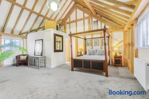 Image of The Dairy Cottage with hot tub & pizza oven