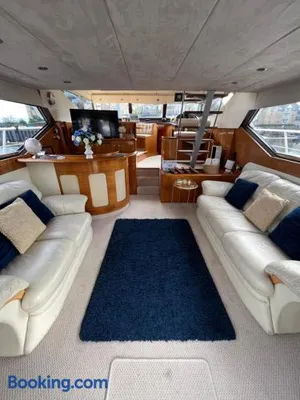 Image of SUPERYACHT ON 5 STAR OCEAN VILLAGE MARINA, SOUTHAMPTON - minutes away from city centre and cruise terminals - free parking included