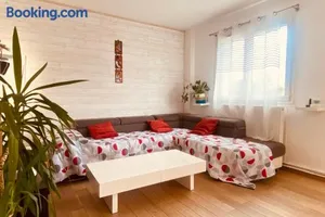 Image of Bright and unoverlooked apartment