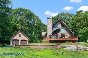 Image of Lakefront-hot Tub Gym Kayaks Paddleboards